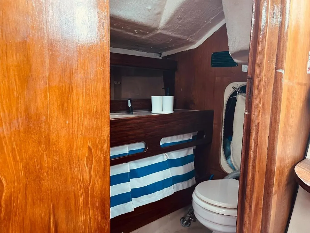 Nortada Central Boat Escape 리스본 보트호텔